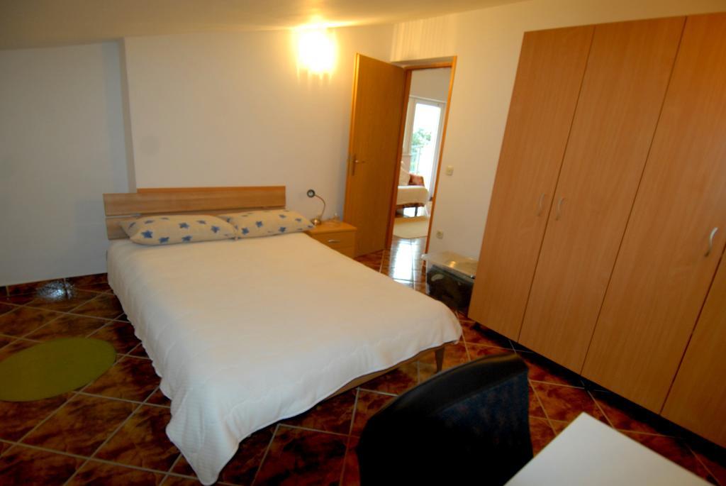 Guesthouse Konti Rijeka Bilik gambar