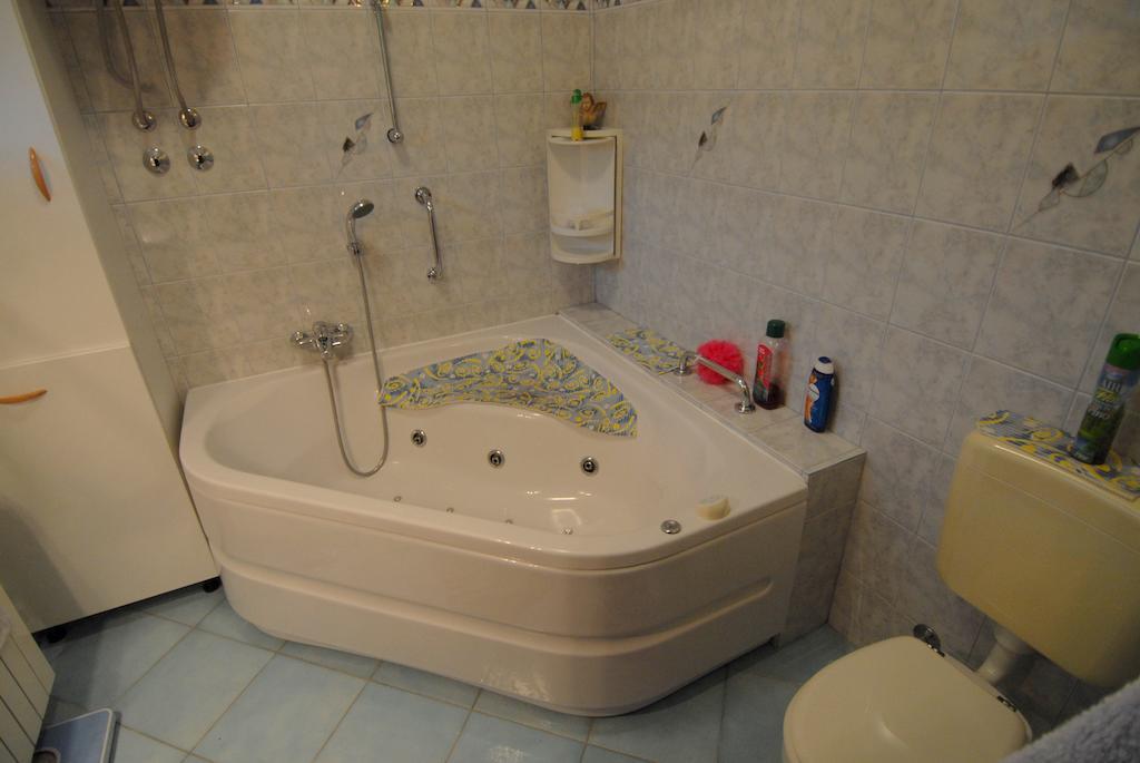 Guesthouse Konti Rijeka Bilik gambar